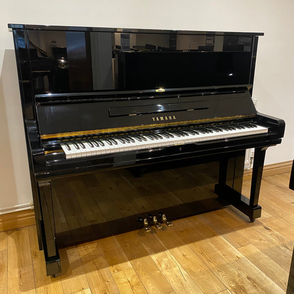 Pre-owned reconditioned Yamaha U3H upright piano in polished ebony - A1