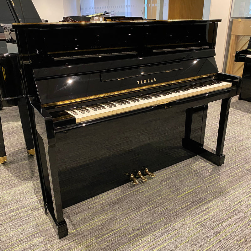 Pre-owned Yamaha SU118C upright piano in polished ebony - A1