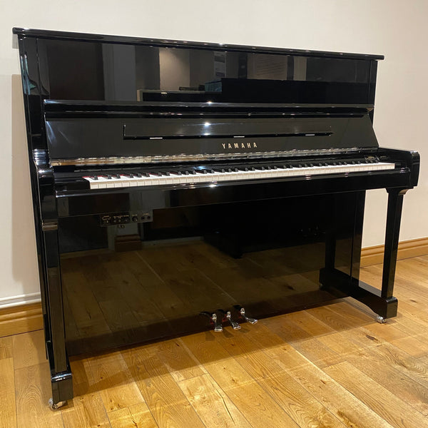 Pre-owned Yamaha P121 SG Silent upright piano in polished ebony - A1