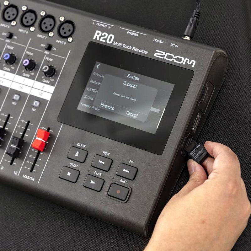 Zoom R20 recorder, interface, controller and sampler