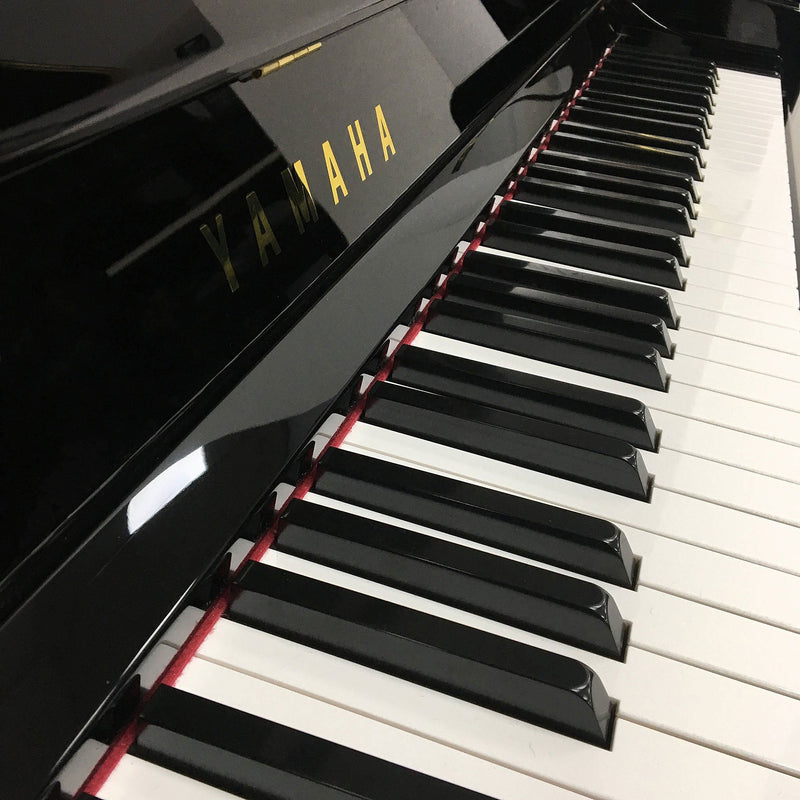 Yamaha U3S upright piano - Polished White